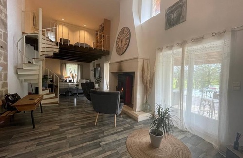 Saint-Sylvestre-sur-Lot House | Maison en Pierre Proche du lot et de Toutes Commodités