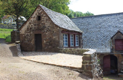 Saint-Vincent-de-Salers House | Maison de caractère face à la montagne - Puy Mary - Sleeps 6 to 8