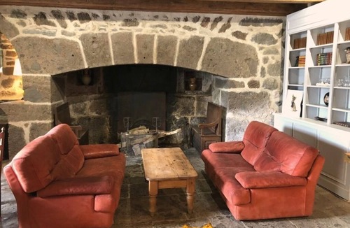 Saint-Vincent-de-Salers House | Maison de caractère face à la montagne - Puy Mary - Sleeps 6 to 8
