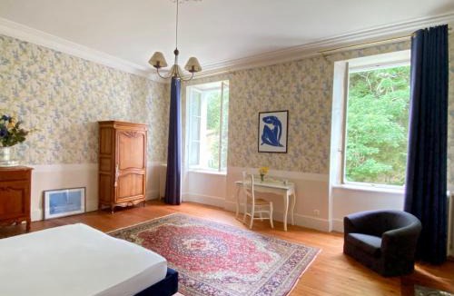 Sainte-Croix-de-Volvestre Bed & Breakfast | Maison de maître - Bed & Breakfast dans une forêt royale avec piscine et spa