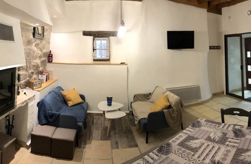 Villefranche-de-Conflent House | Maison Familiale en Pierre, Avec sa Terrasse, au Coeur des Remparts
