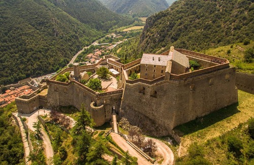 Villefranche-de-Conflent House | Maison Familiale en Pierre, Avec sa Terrasse, au Coeur des Remparts