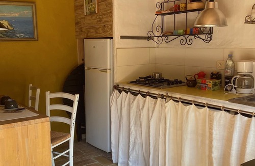Villeseque-des-Corbieres House | Maison Dans Jardin