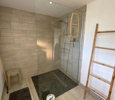 Chamboulive Apartment | Maison Gîtes de l'étang caché