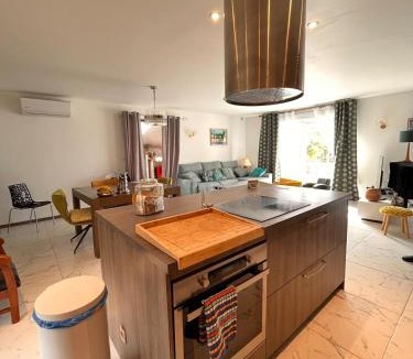 Abrest Villa | Maison Grillon - Maison proche de Vichy avec piscine