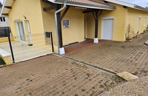 Priay Apartment | maison guy