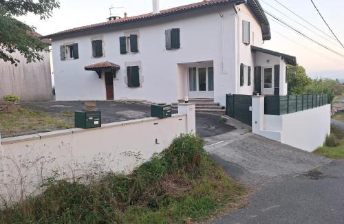 Bardos House | Maison Harandi Etxea