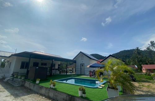 Lumut Villa | Maison Helysa Homestay
