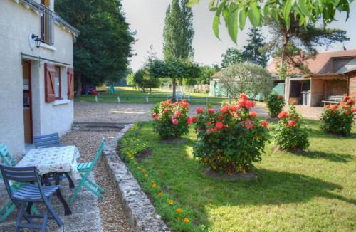 Azay-sur-Cher House | Maison historique en Touraine proche châteaux avec jardin & WiFi - FR-1-381-220
