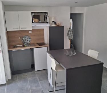 Marignane House | Maison indépendante 30 m2 avec terrasse privée centre ville Marignane