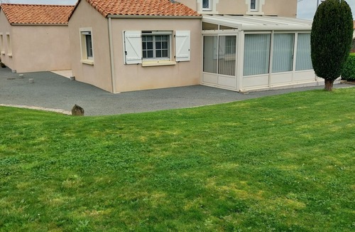 Chavagnes-les-Redoux House | Maison Individuelle Avec Grand Terrain Clos . Animaux de Compagnie Acceptés