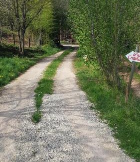 Valady House | maison isolée dans les vignes et les bois