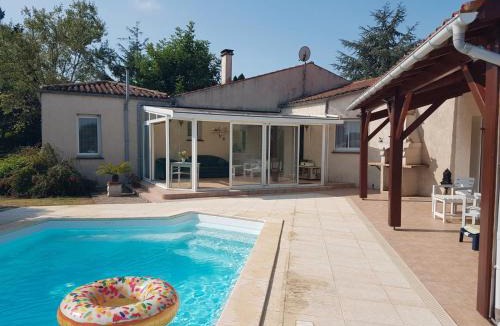 Corme Ecluse House | Maison jasmin