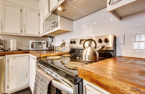 Batiscan House | Maison Jean: at the beach on the St. Lawrence River