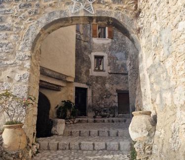 Coursegoules House | Maison Jeonna