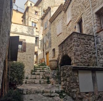 Coursegoules House | Maison Jeonna