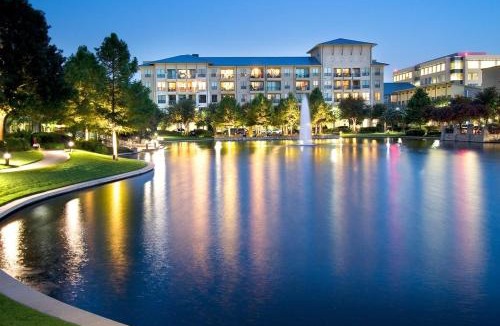 Plano Apartment | Maison King & Aqua, Walkable Legacy West W King Bed, Pool & Gym