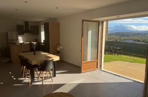 Saint-Genix-sur-Guiers House | Maison Léonora