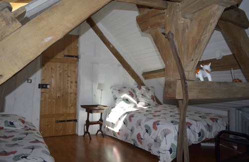 Saint-Jean-le-Blanc House | Maison l'Amérique welcome you to one of their rooms Dogs are also welcomed