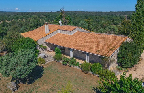 Fons-sur-Lussan Villa | Maison La Hulotte