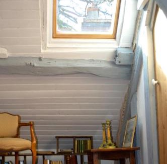 Saint-Jean-le-Blanc House | Maison lAmrique welcome you to one of their rooms Dogs are also welcomed