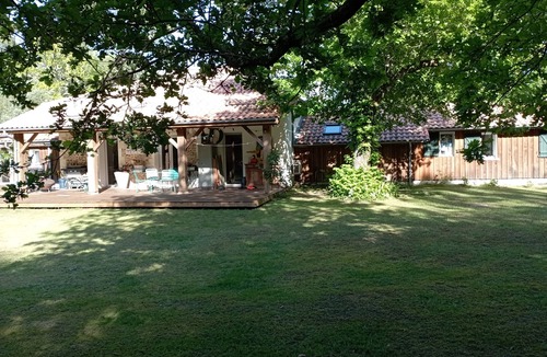Sanguinet House | Maison Landaise Rénovée au Milieu de 2 Hectares
