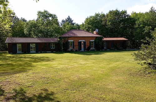 Sanguinet House | Maison Landaise Rénovée au Milieu de 2 Hectares