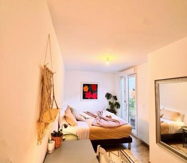 Fives House | Maison Langevin 2-Bedroom House with Cozy Garden & Patio