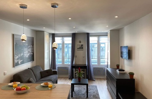 Quartier de la Porte-Saint-Denis Apartment | Maison le Bac Apartments