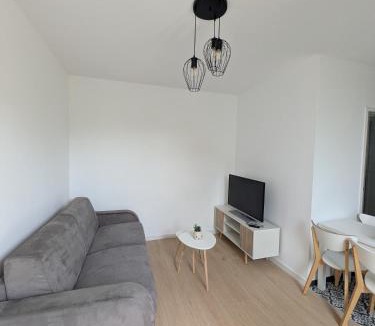 Crosne Apartment | Maison Le cottage