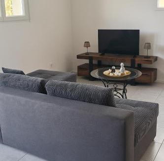 Jayat House | Maison les berges du lac