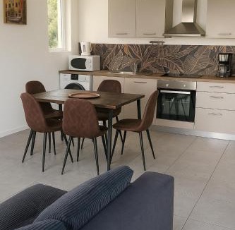 Jayat House | Maison les berges du lac