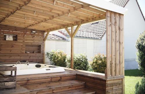 Moneteau House | Maison Les Deux Fontaines