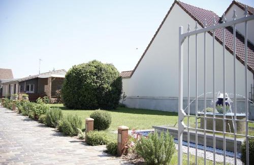 Moneteau House | Maison Les Deux Fontaines