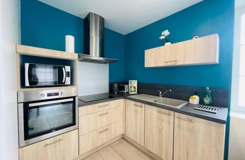 Asnieres-la-Giraud House | Maison les mottes-cour et garage