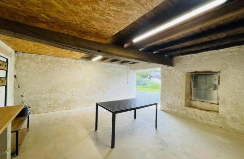 Asnieres-la-Giraud House | Maison les mottes-cour et garage