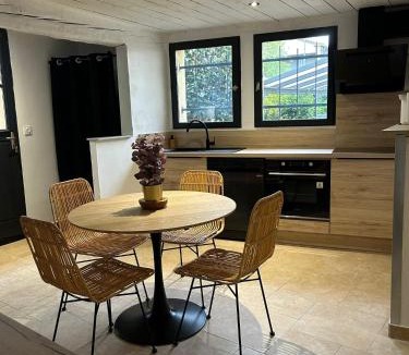 Villasavary Apartment | Maison loft au cachet ancien