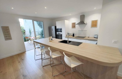 Les Ponts-de-Ce House | Maison Loire & Cé'rénité - 6 bedrooms, 15 pers, garden, 10 min from Angers