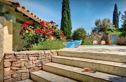 Cotignac House | Maison Lou Amourier - Provence house for 6, pool & garden - OVO Network