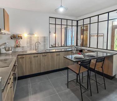 Saint-Leu-dEsserent House | Maison lumineuse avec verrière & grand écran