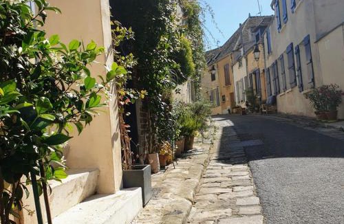 Houdan House | Maison médiévale calme avec Wifi et animaux acceptés - FR-1-527-83