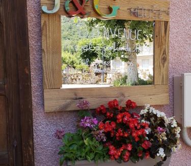 Saint-Pierre-de-Curtille Bed & Breakfast | Maison Maliga J&G House