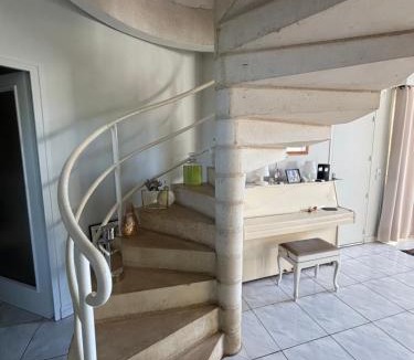 Saint-Jean-Lespinasse House | Maison Marot Bas