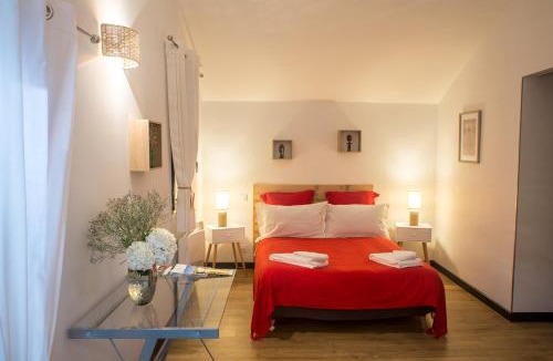 Le Burgaud Bed & Breakfast | MAISON MAUPAS Chambre Rouge