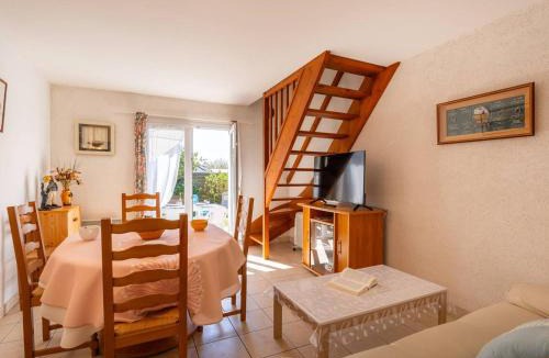 Locmariaquer Villa | Maison mitoyenne à Locmariaquer, 4 pièces, 47m², animaux acceptés - FR-1-477-252