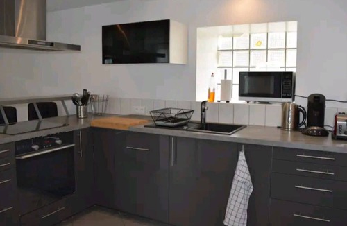 Juillan House | Maison Mitoyenne Tout Confort. Parking