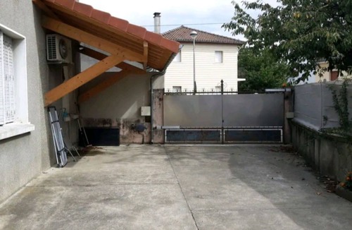 Juillan House | Maison Mitoyenne Tout Confort. Parking