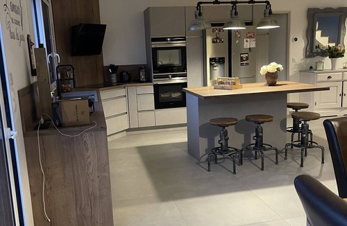 Arnouville-les-Mantes Bed & Breakfast | Maison Moderne au Calme