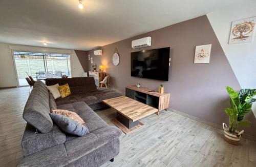 Clermont-Creans House | Maison Mocca - Maison moderne cozy avec extérieur