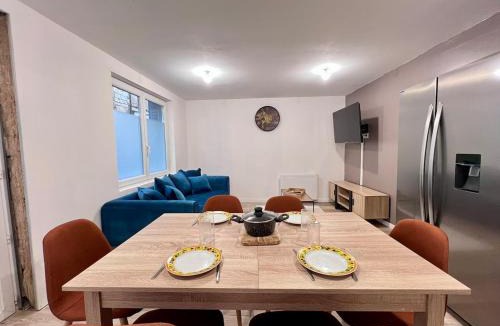 Fontenay-le-Comte House | MAISON MODERNA-8 personnes-WiFi-Centre ville